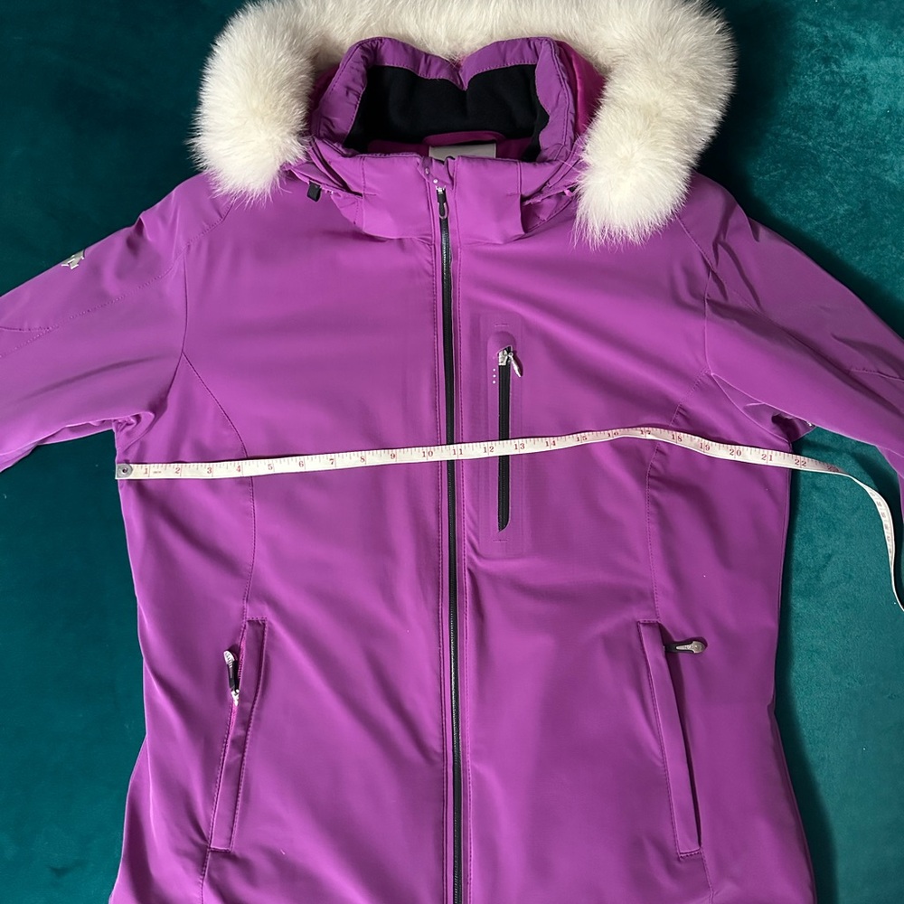Descente Women's Fushia Ski Jacket with detachable Fur Hood.